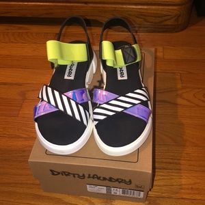 Dirty Laundry trap on Sandals